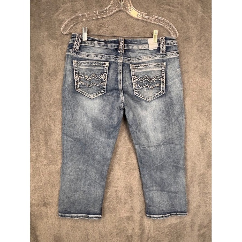 Maurices Womens Medium Wash Embellished Capri Jeans Size 7/8 Blue‎ Denim Crop